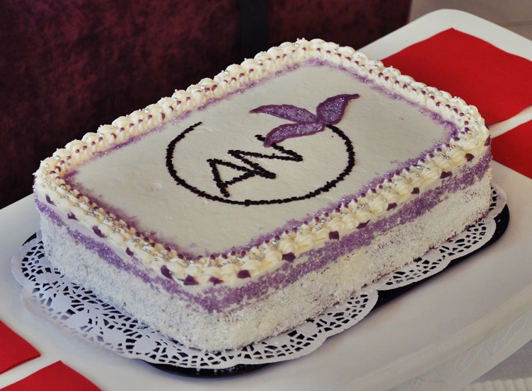 Tort urodzinowy z logo AN